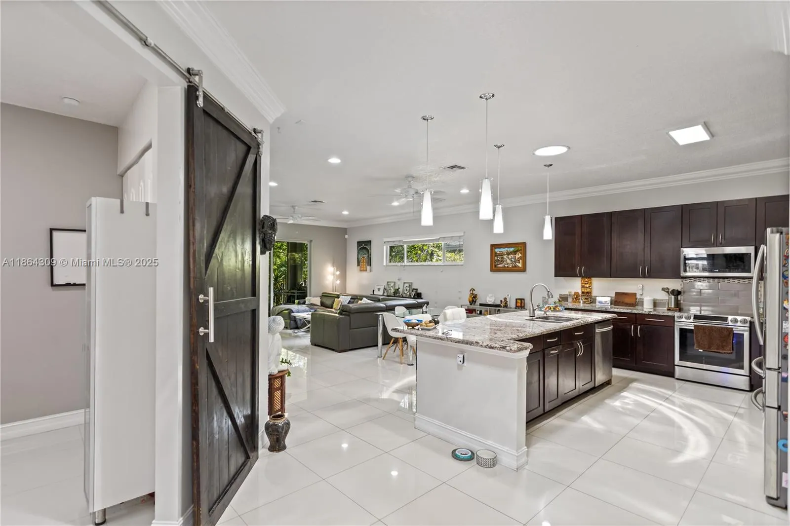 228 SW 4th St