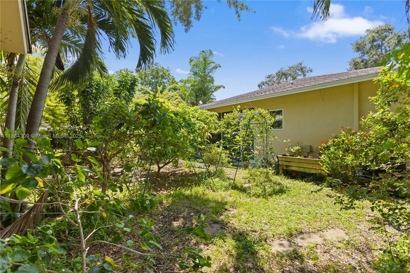 228 SW 4th St