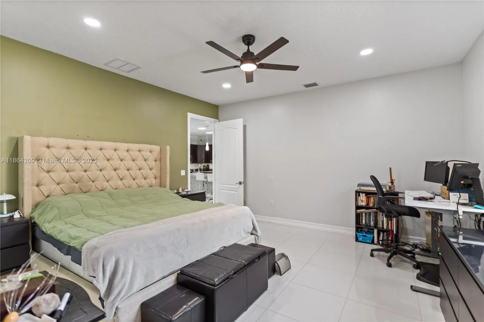 228 SW 4th St