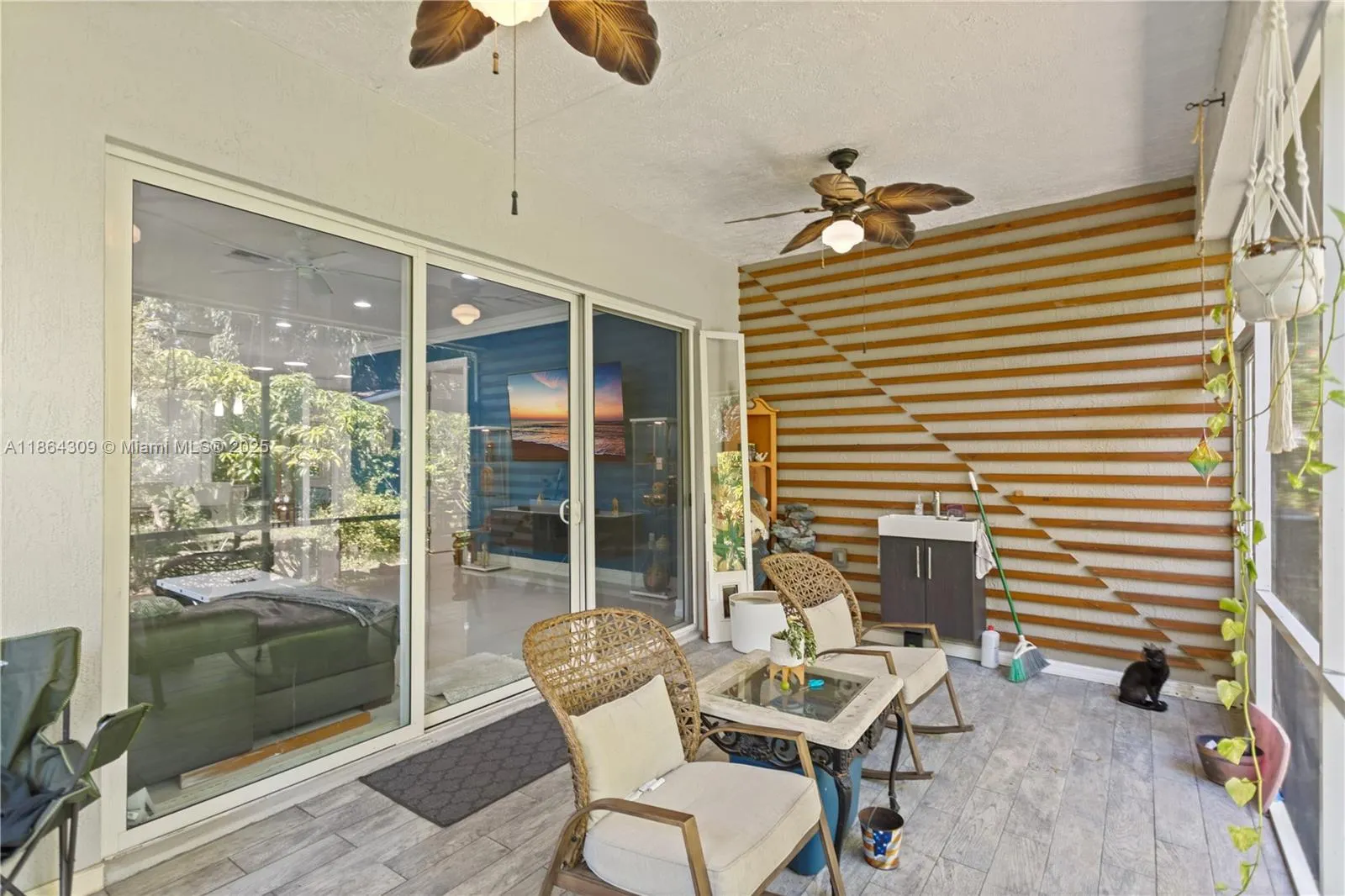 228 SW 4th St