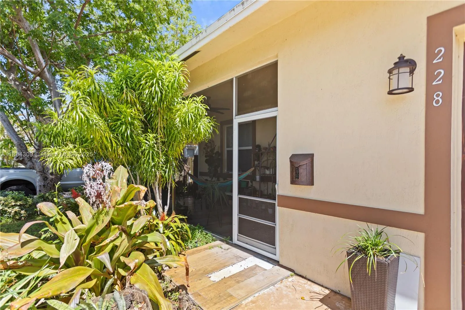 228 SW 4th St