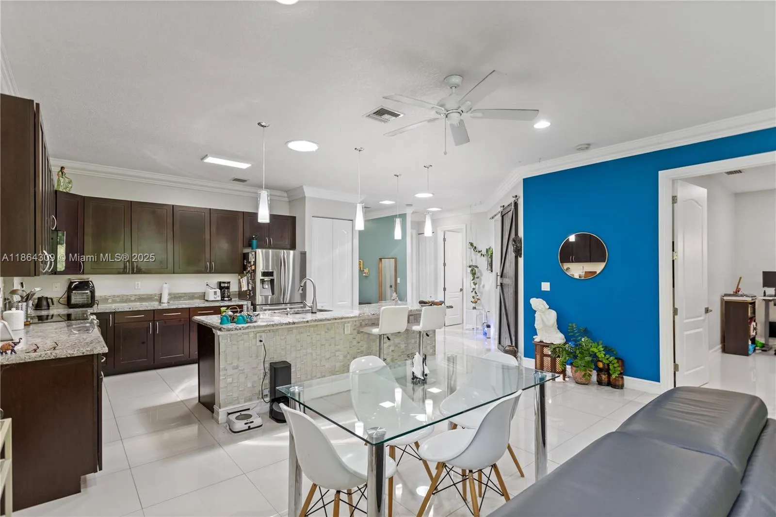 228 SW 4th St