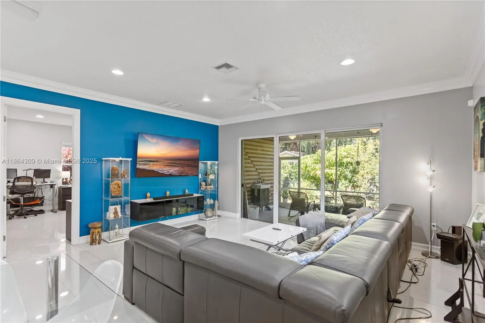 228 SW 4th St