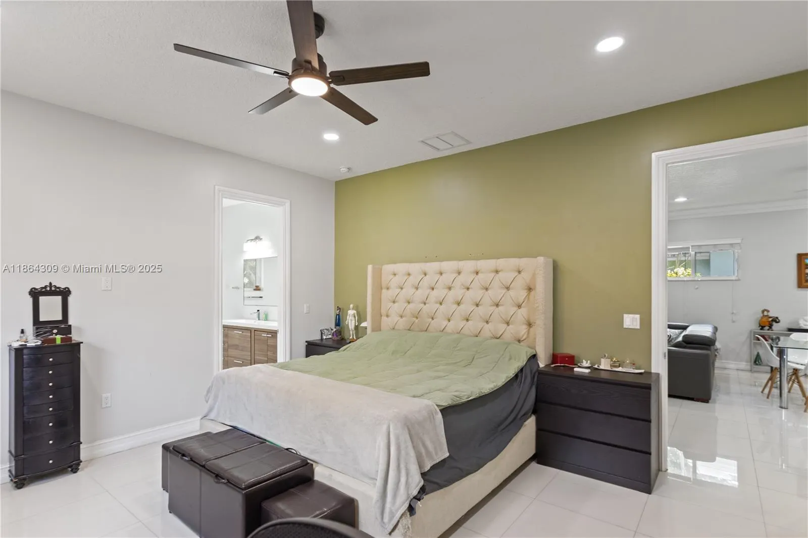 228 SW 4th St