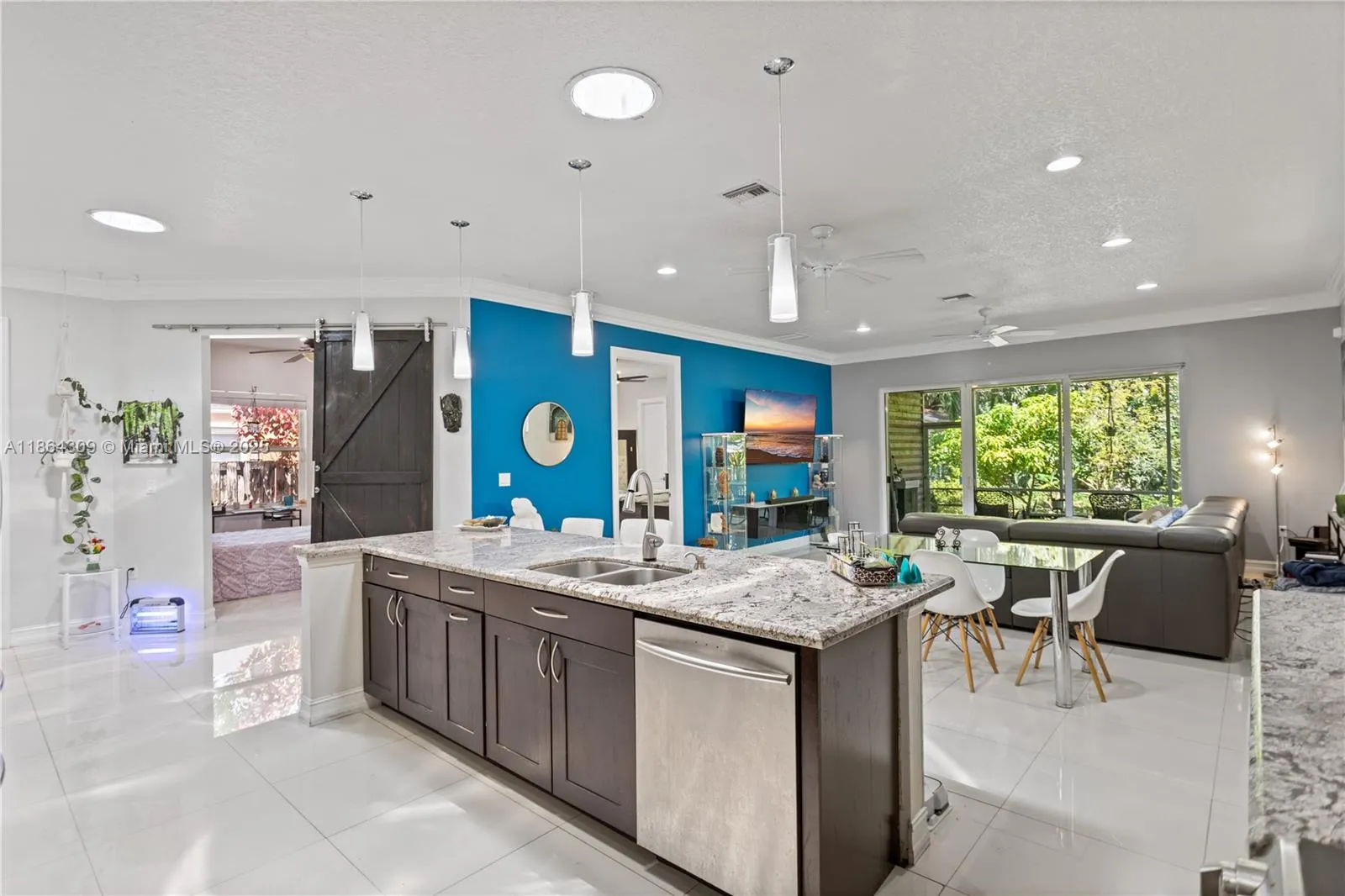 228 SW 4th St