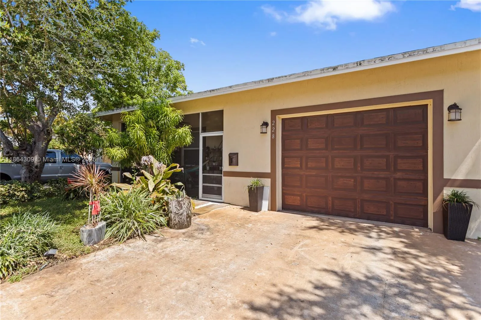 228 SW 4th St