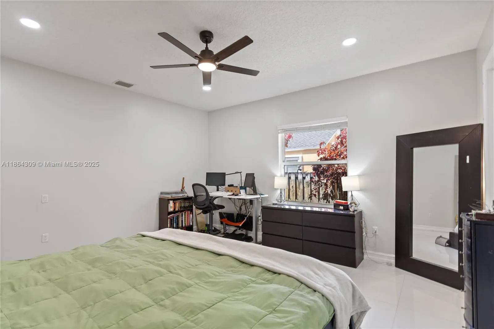 228 SW 4th St