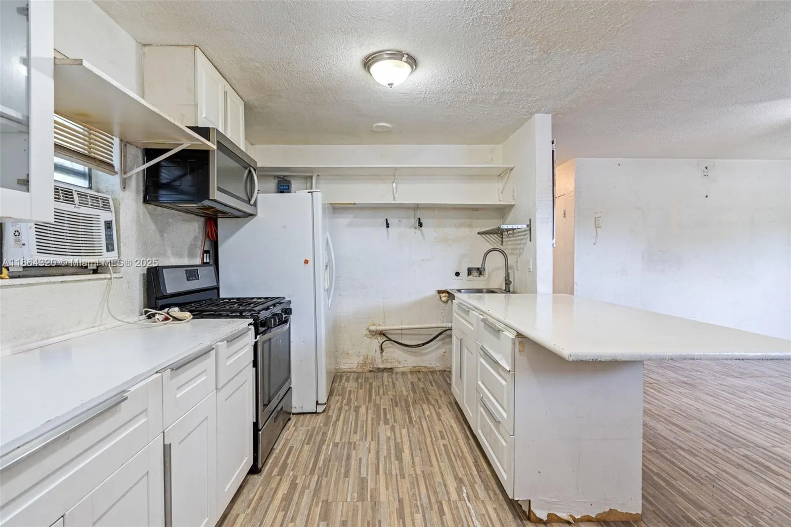 2433 NW 20th St