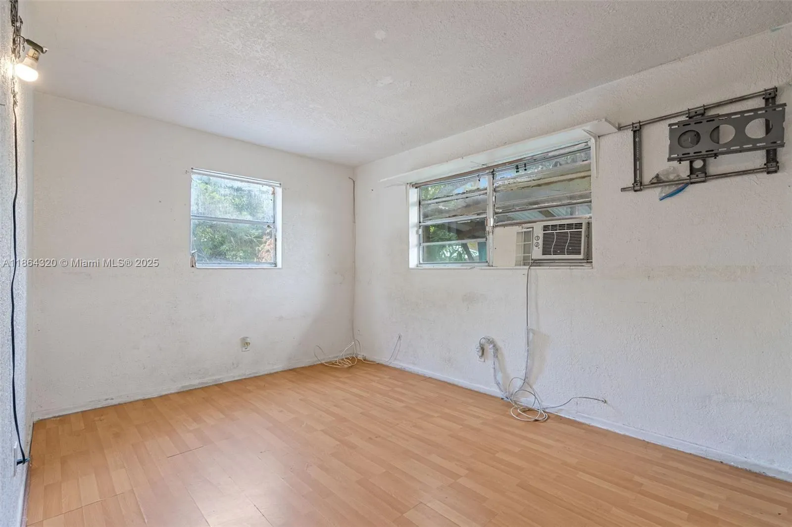 2433 NW 20th St