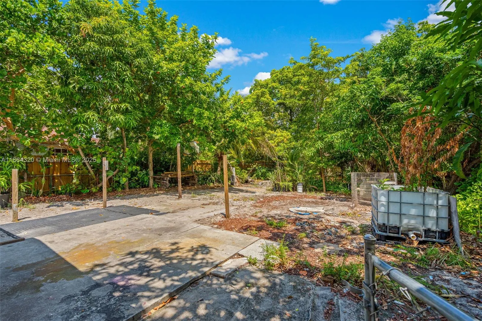 2433 NW 20th St