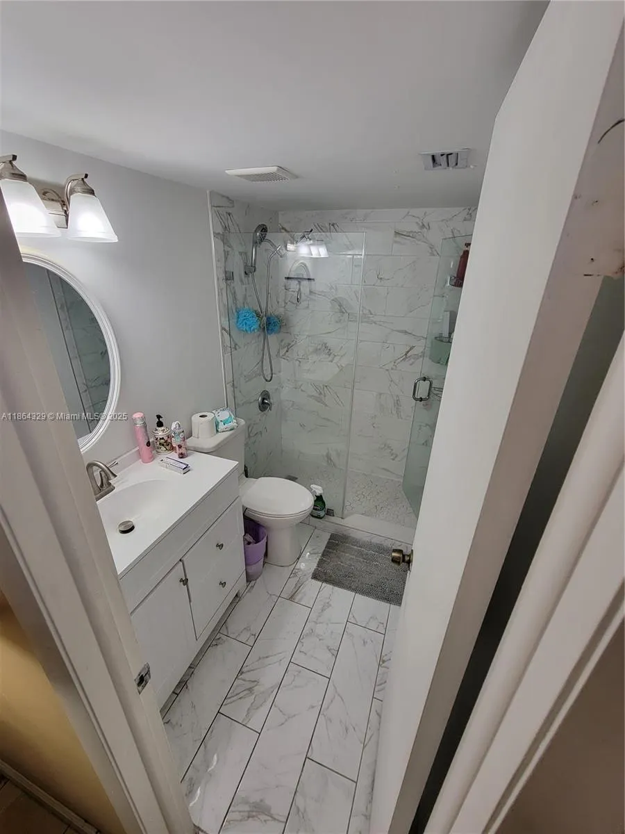 1760 W 60th St, #1