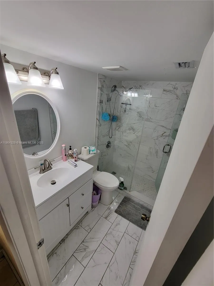 1760 W 60th St, #1