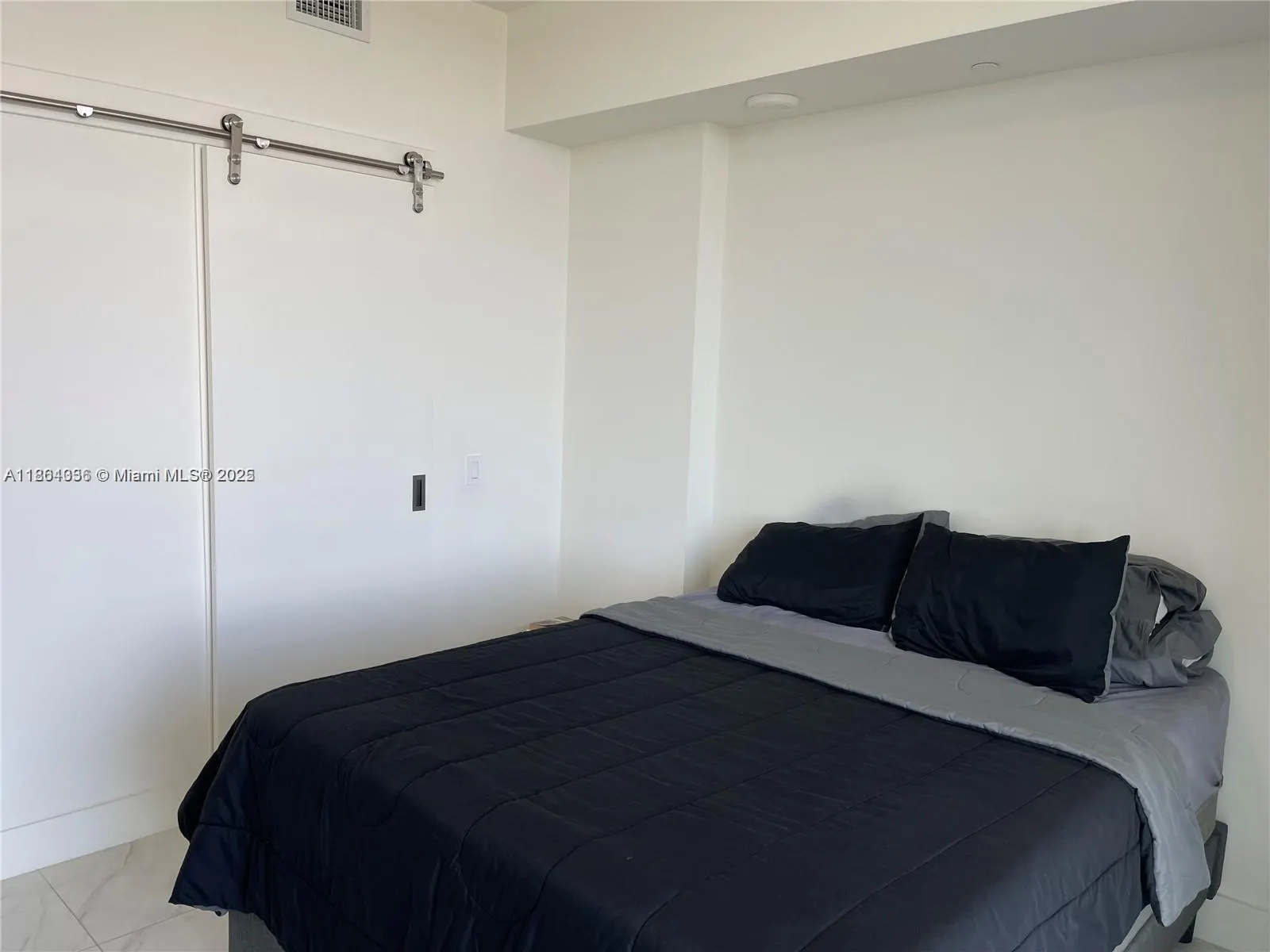 2000 Metropica Way, #805