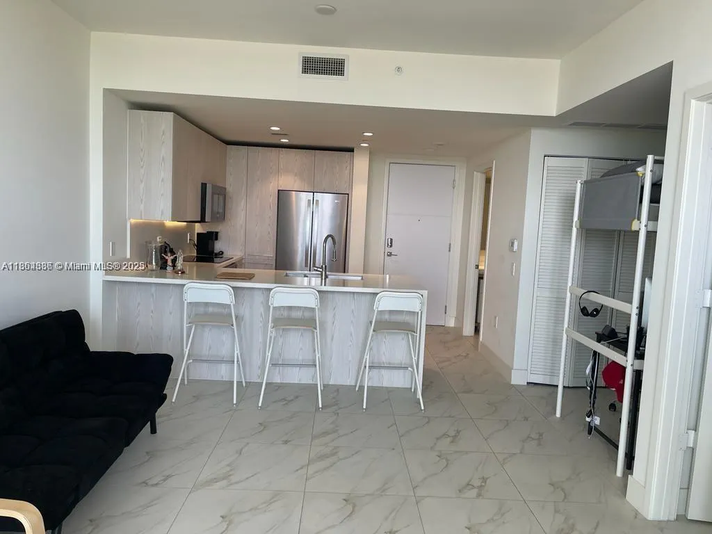 2000 Metropica Way, #805
