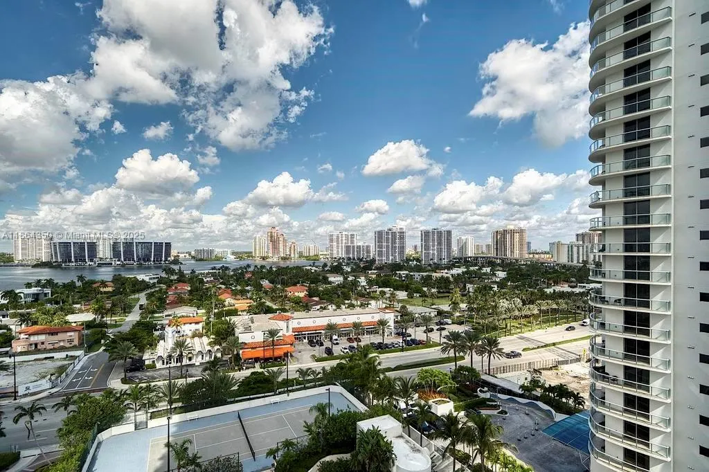 18671 Collins Ave, #1203