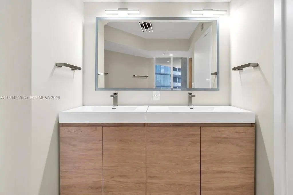 18671 Collins Ave, #1203