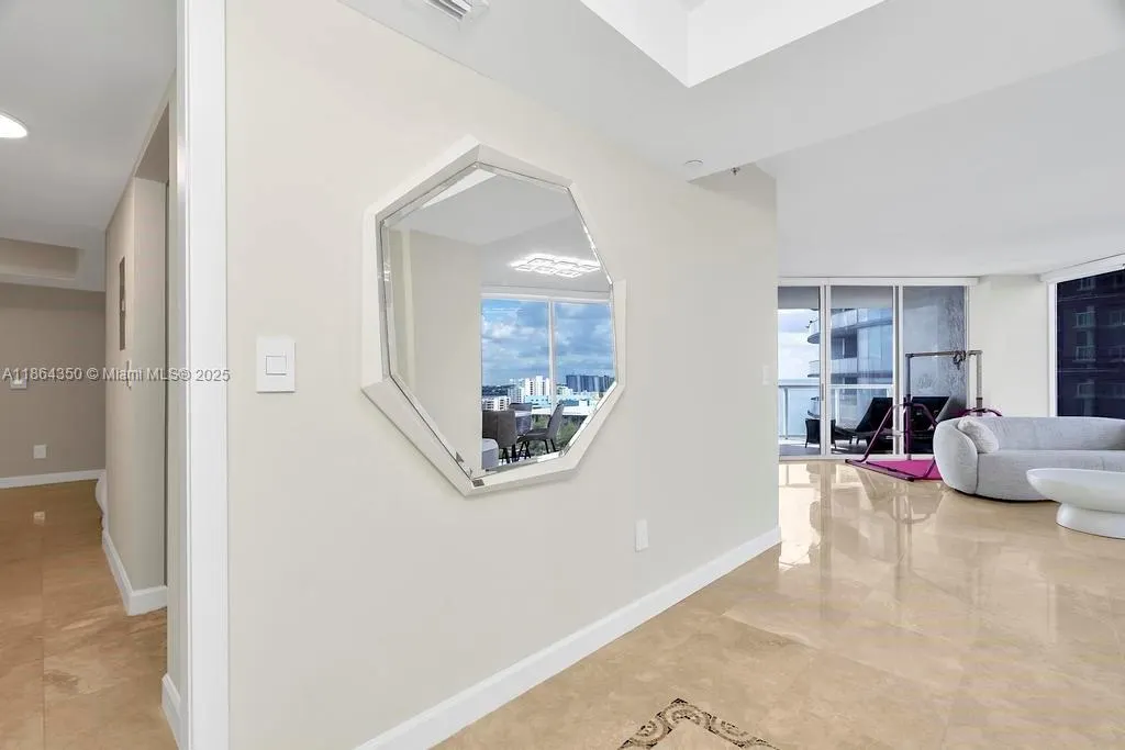 18671 Collins Ave, #1203