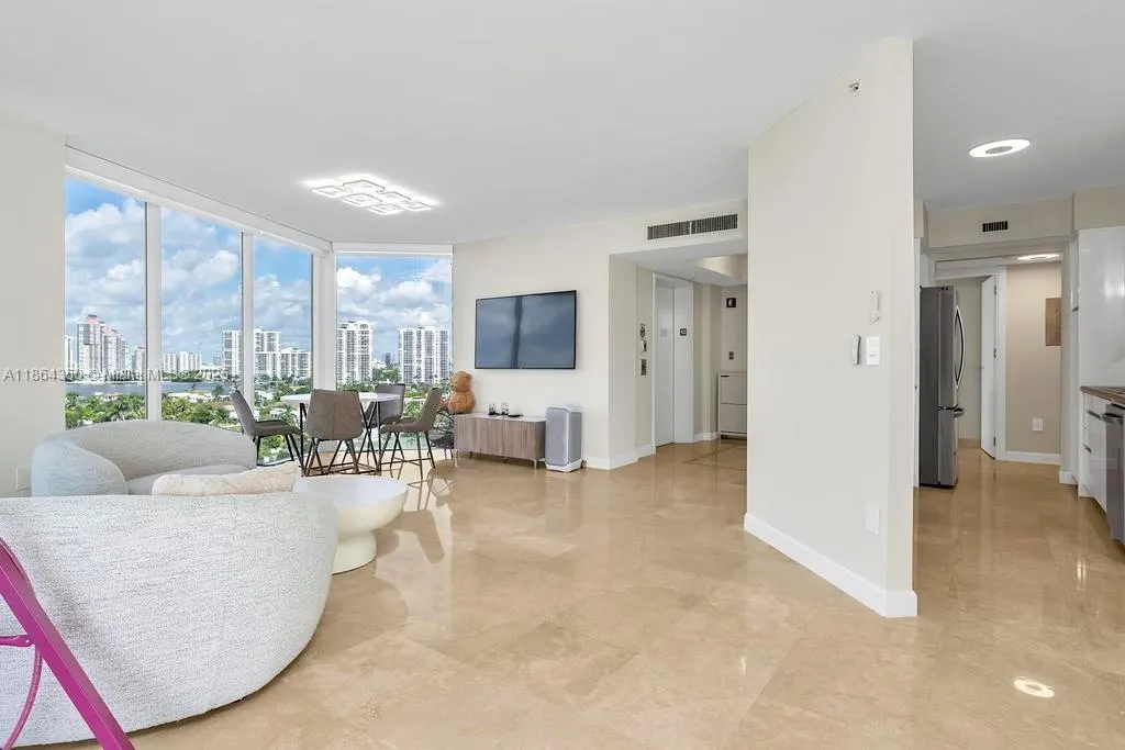 18671 Collins Ave, #1203