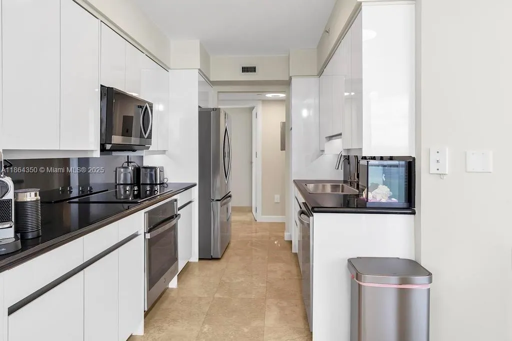 18671 Collins Ave, #1203