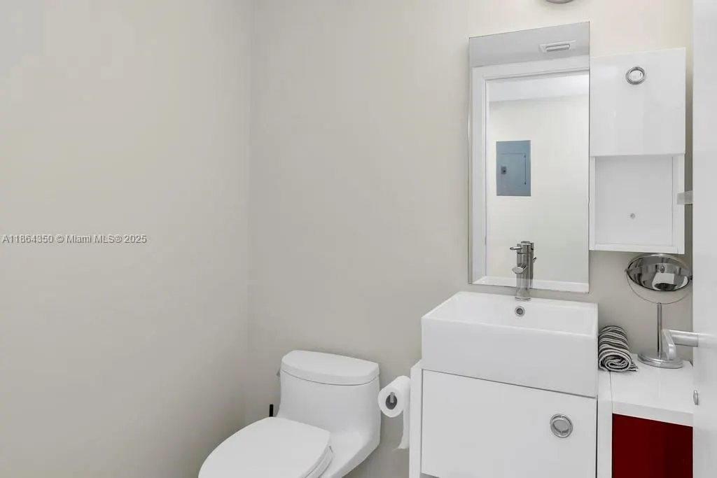 18671 Collins Ave, #1203