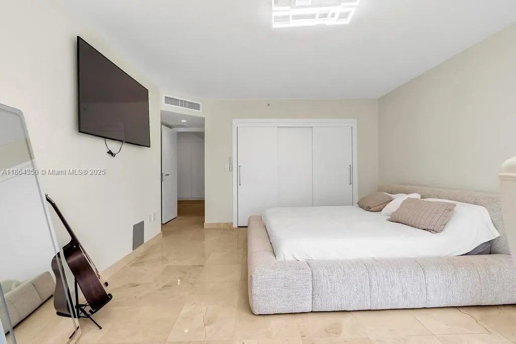 18671 Collins Ave, #1203