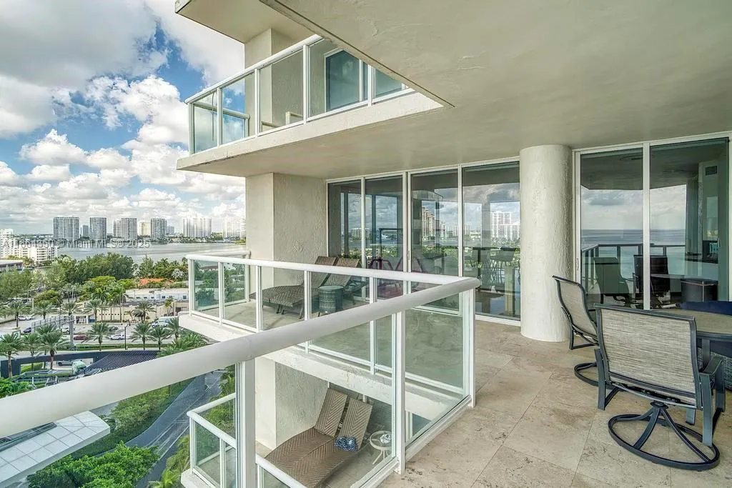 18671 Collins Ave, #1203