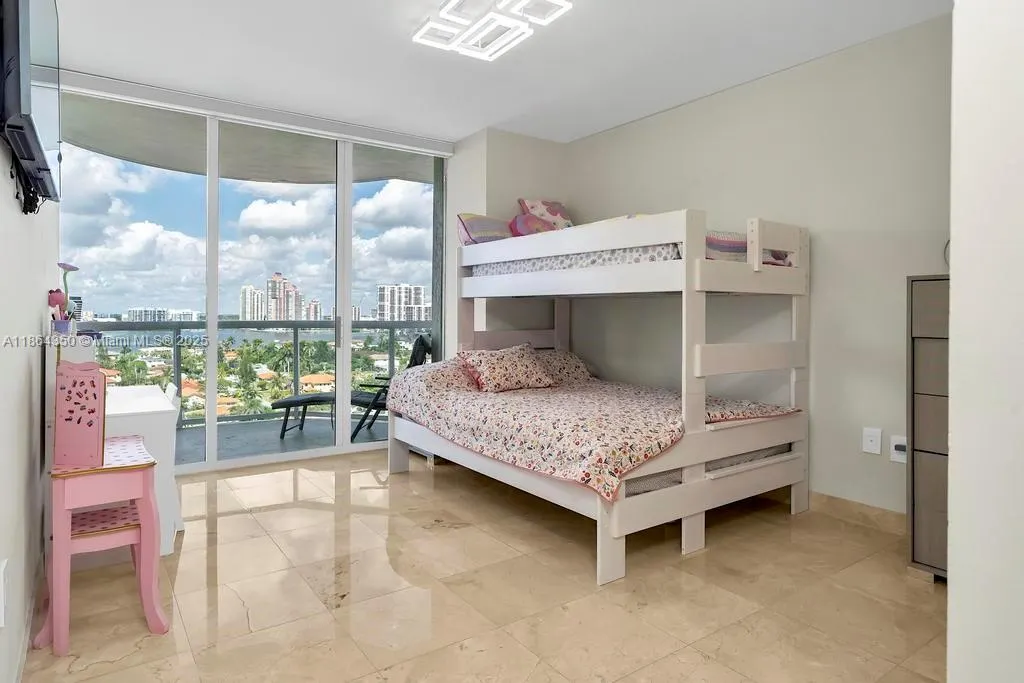 18671 Collins Ave, #1203