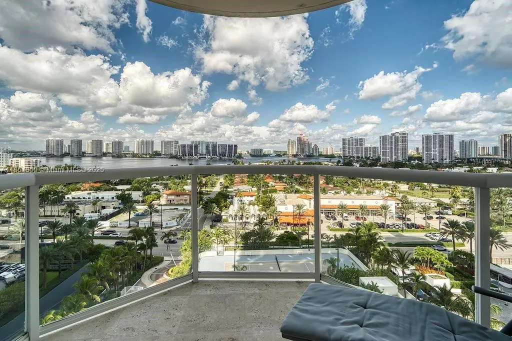 18671 Collins Ave, #1203
