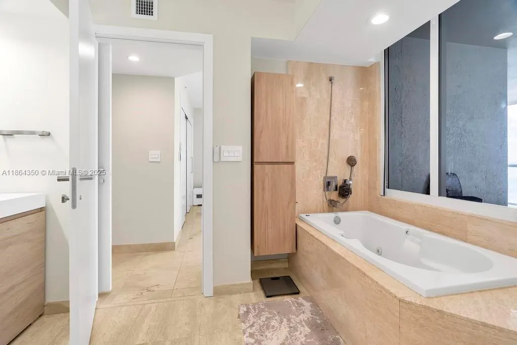18671 Collins Ave, #1203