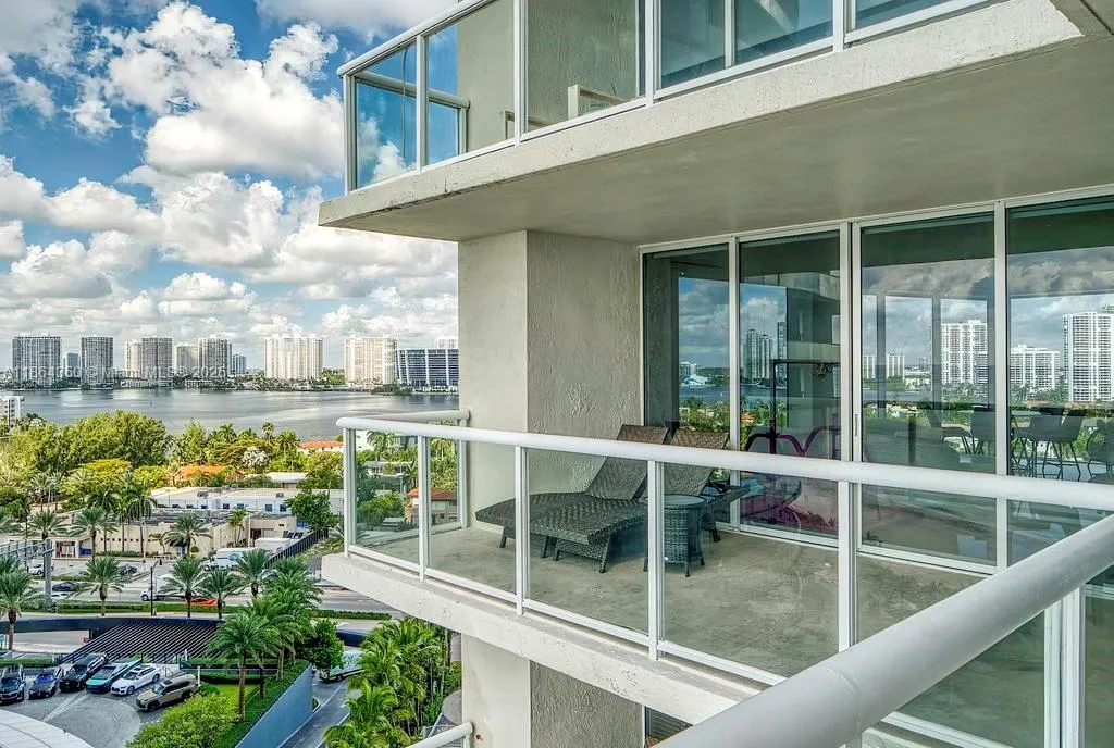 18671 Collins Ave, #1203