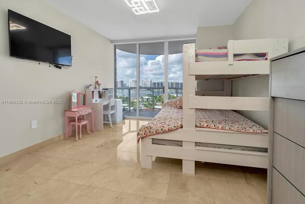 18671 Collins Ave, #1203