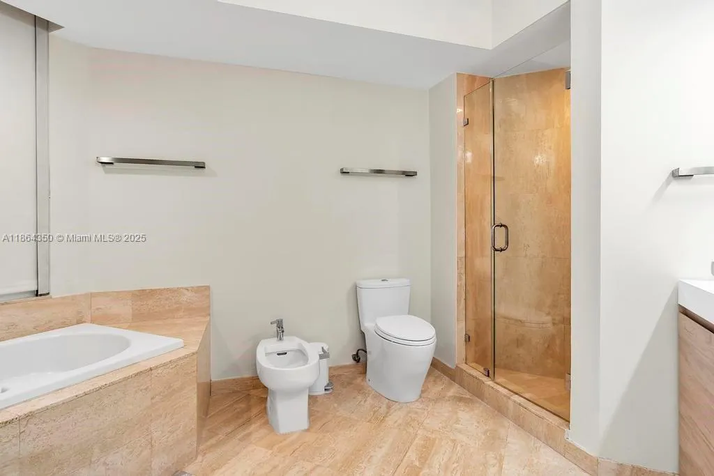 18671 Collins Ave, #1203