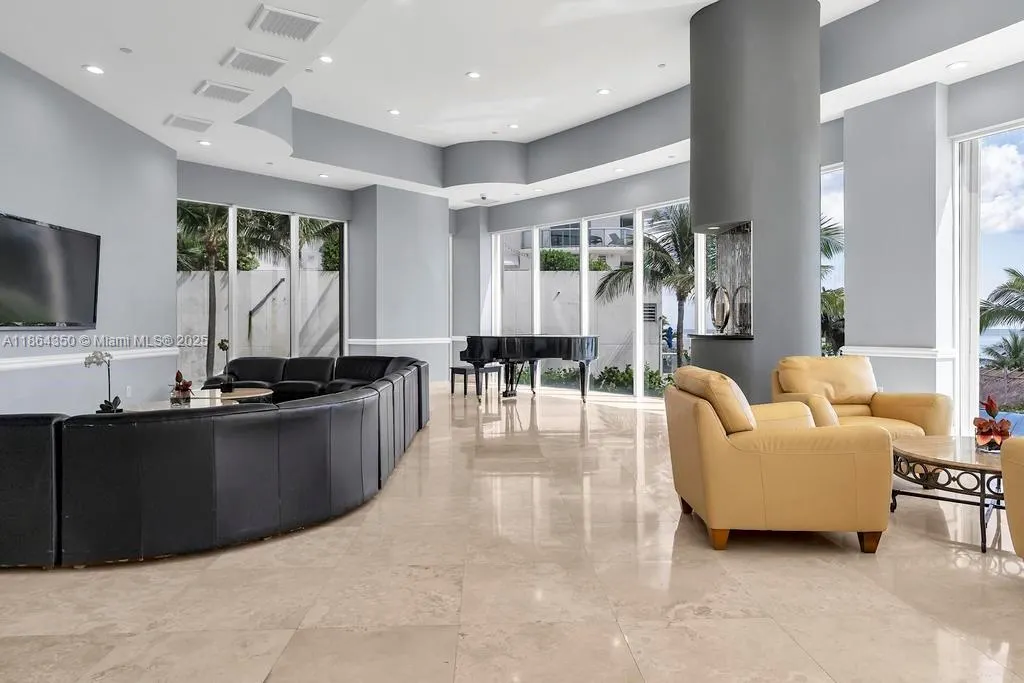 18671 Collins Ave, #1203