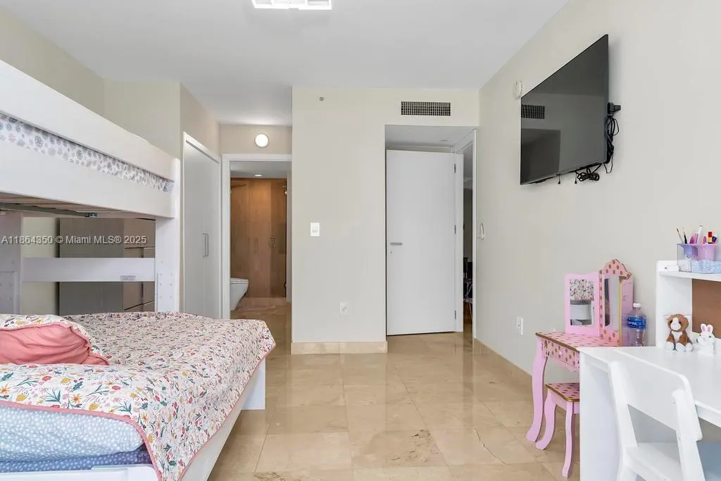 18671 Collins Ave, #1203