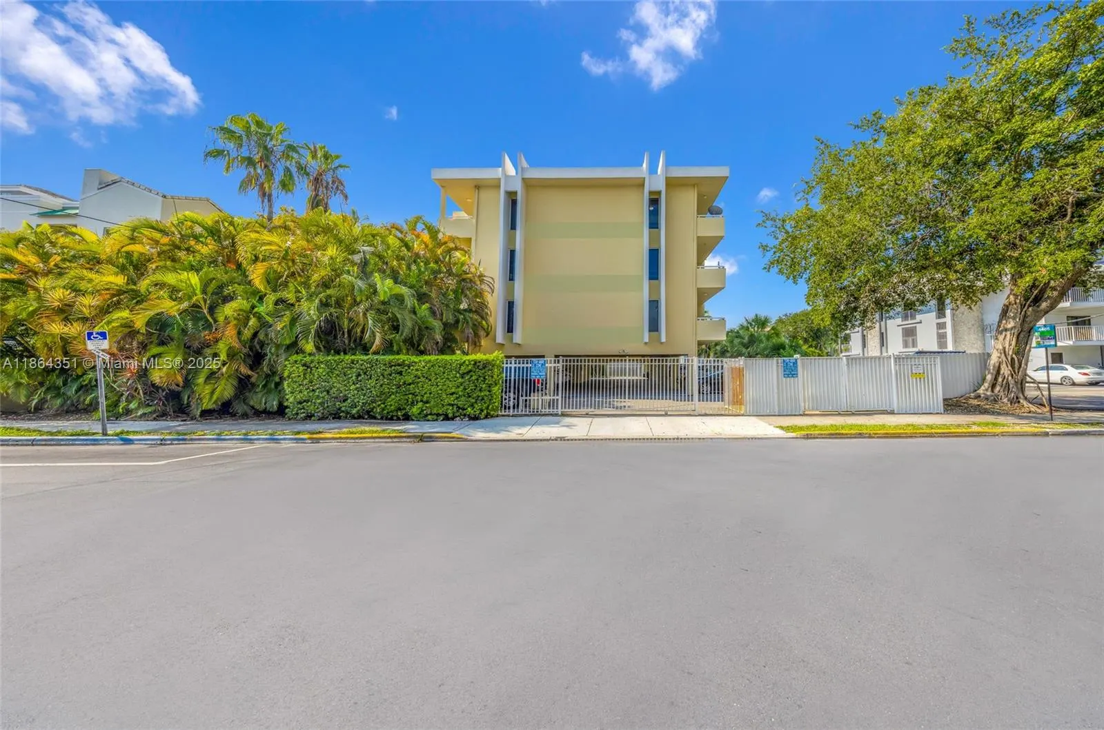 5839 SW 74th Ter, #305