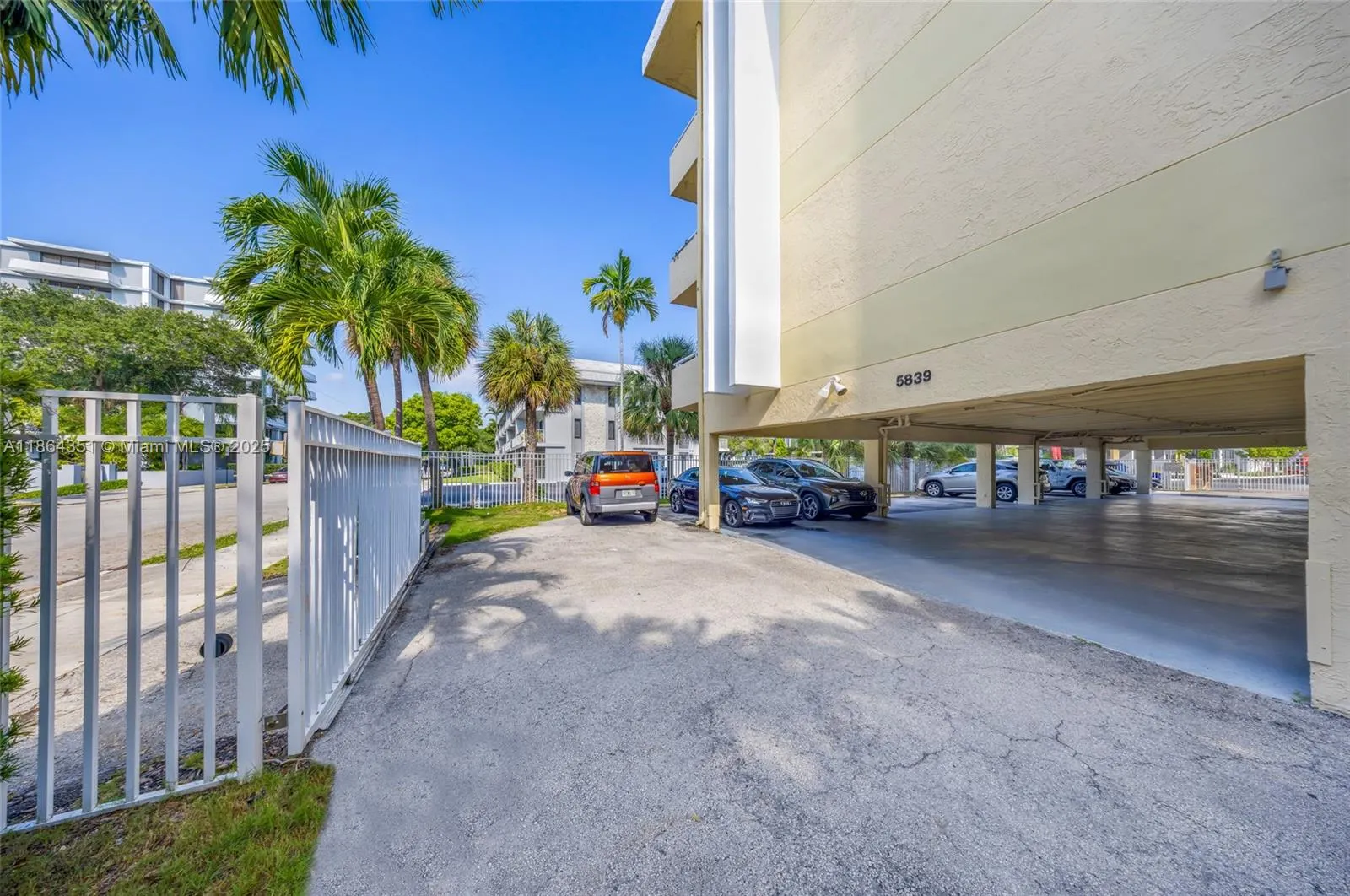 5839 SW 74th Ter, #305