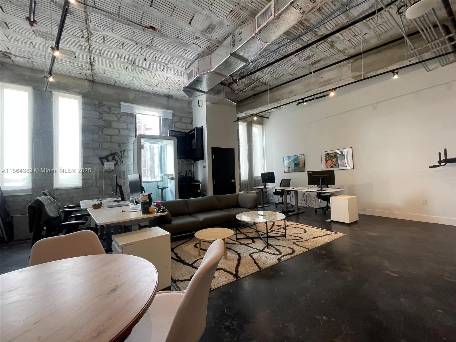 1900 NE Miami Ct