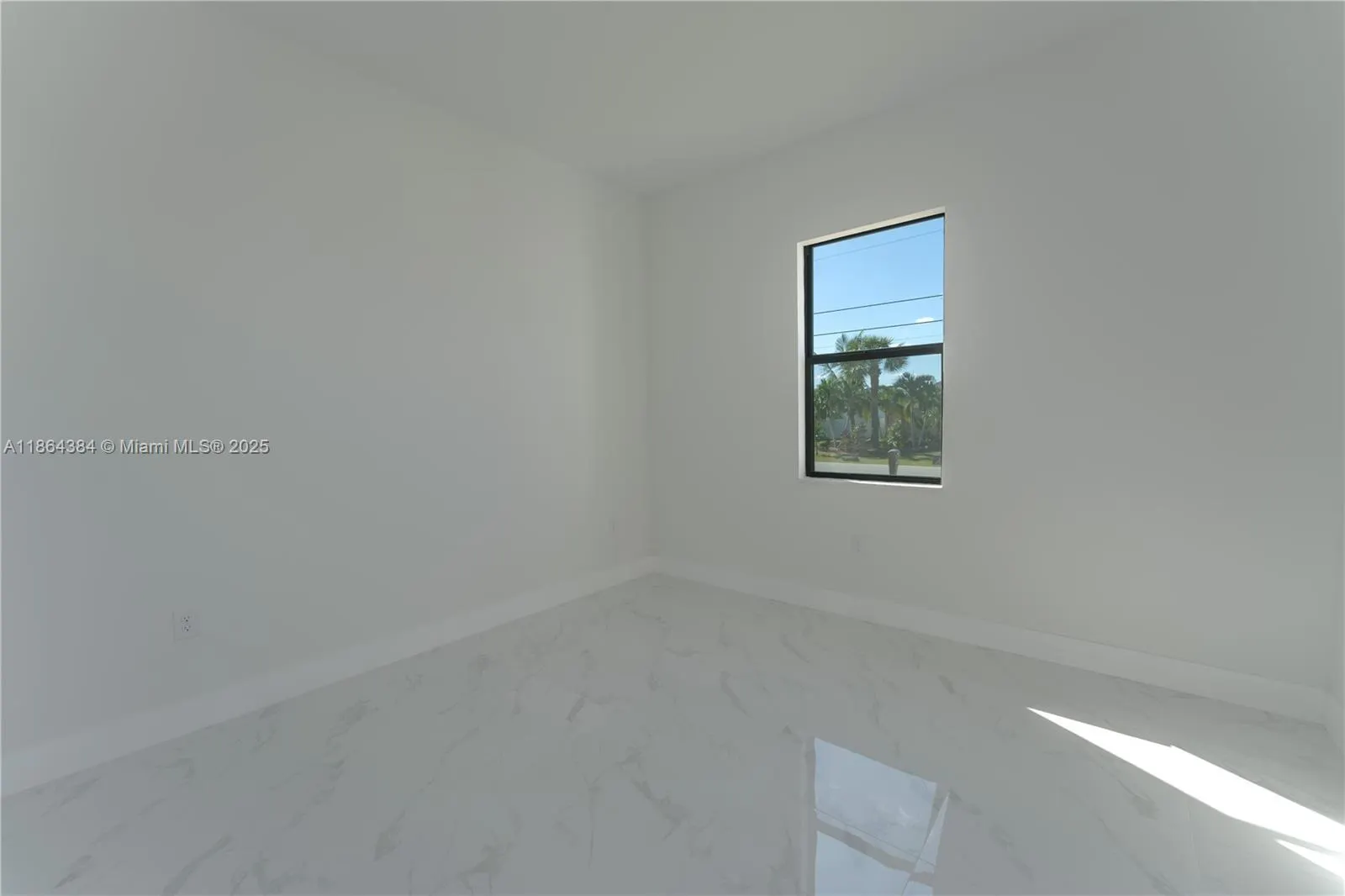 1407 NE 5TH AVE