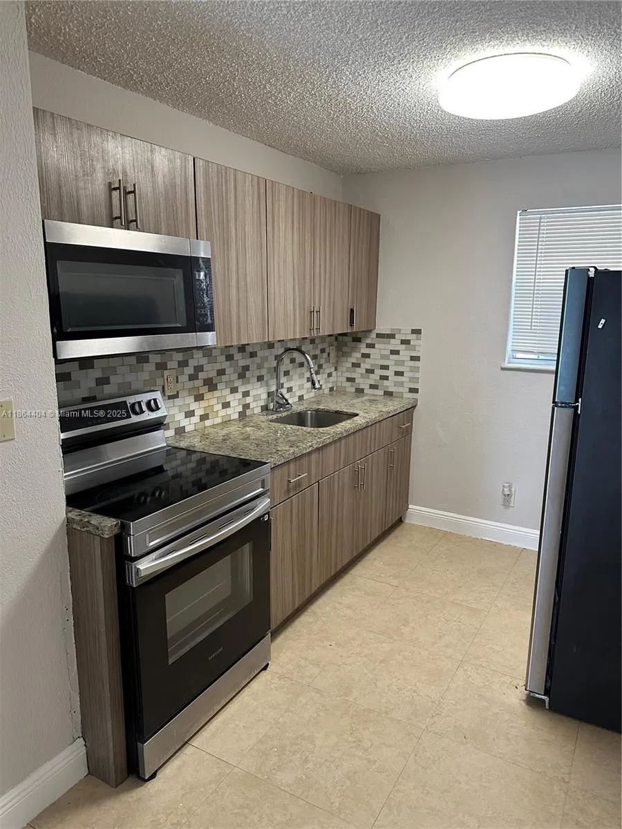 1541 NW 2nd St, #B
