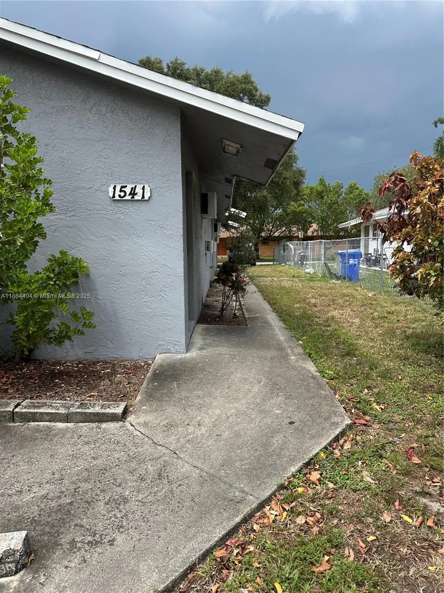 1541 NW 2nd St, #B