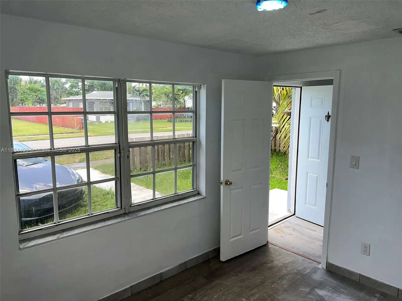802 S 24th Ave