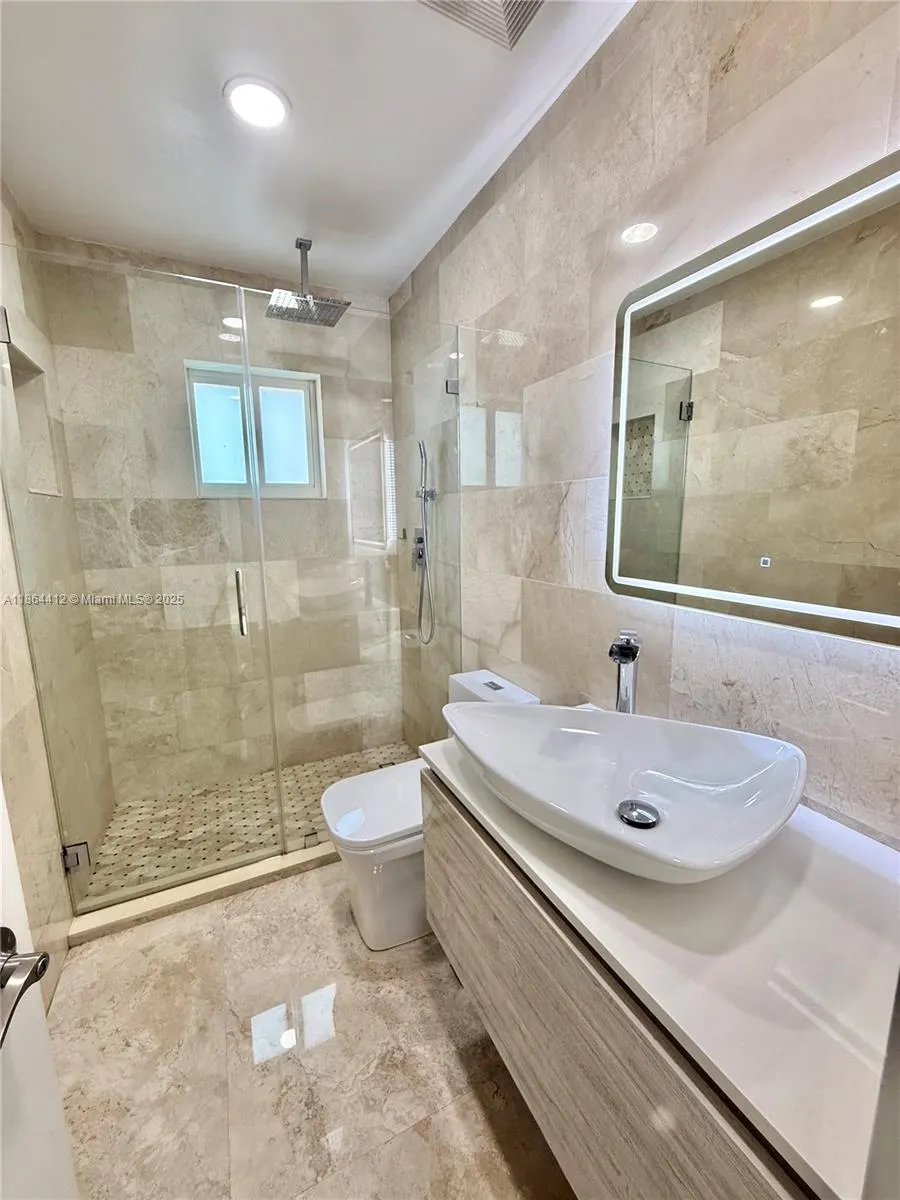 590 E 52nd St, #590