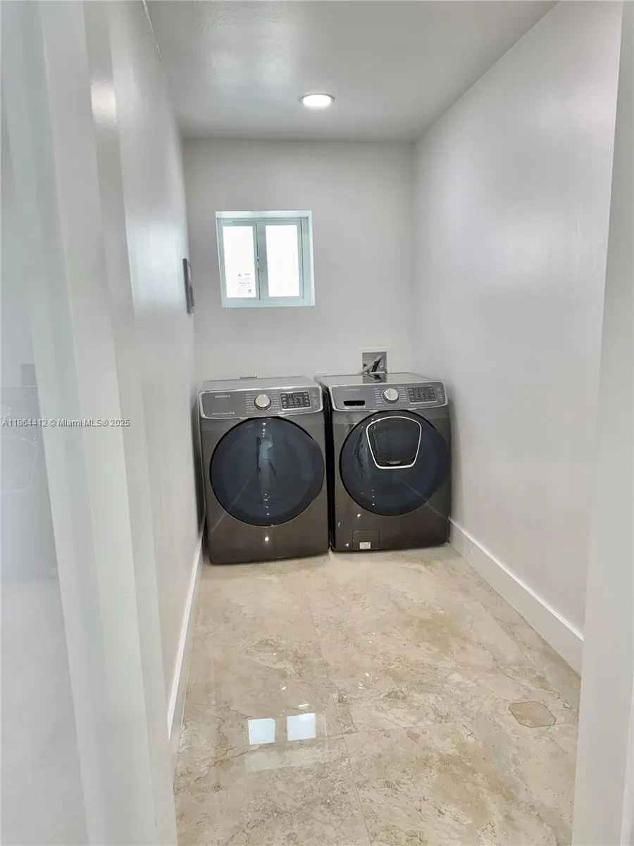 590 E 52nd St, #590