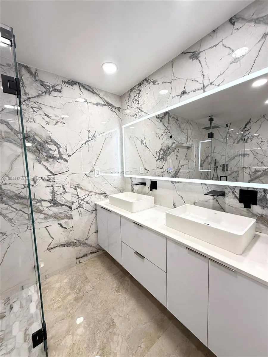 590 E 52nd St, #590