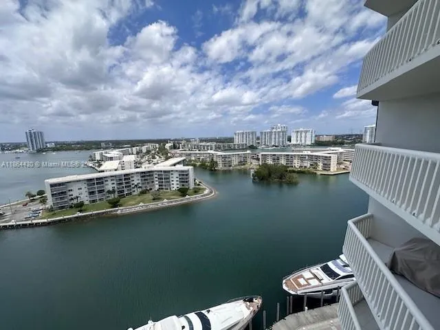 1000 W Island Blvd, #1511