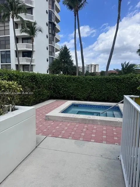 1000 W Island Blvd, #1511