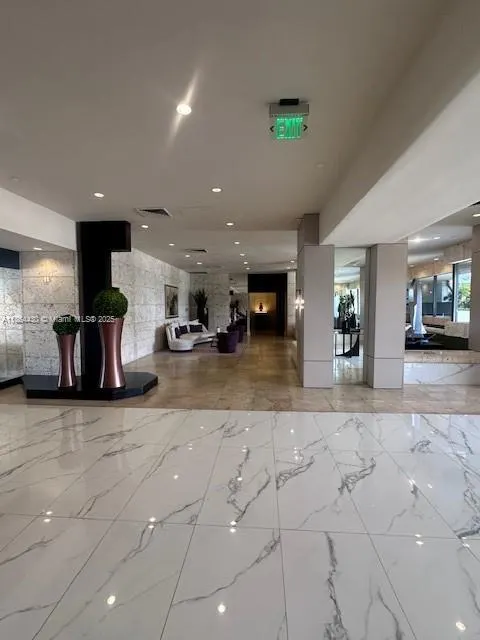 1000 W Island Blvd, #1511