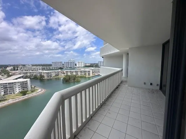 1000 W Island Blvd, #1511