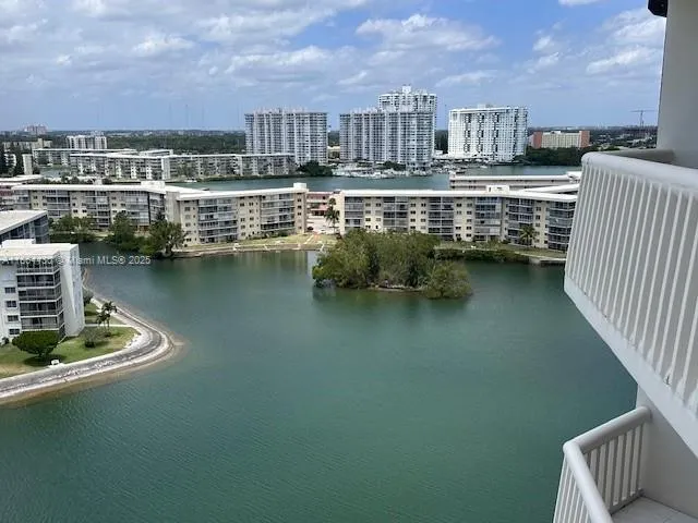 1000 W Island Blvd, #1511