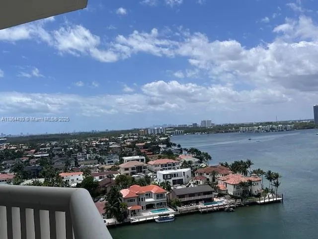 1000 W Island Blvd, #1511